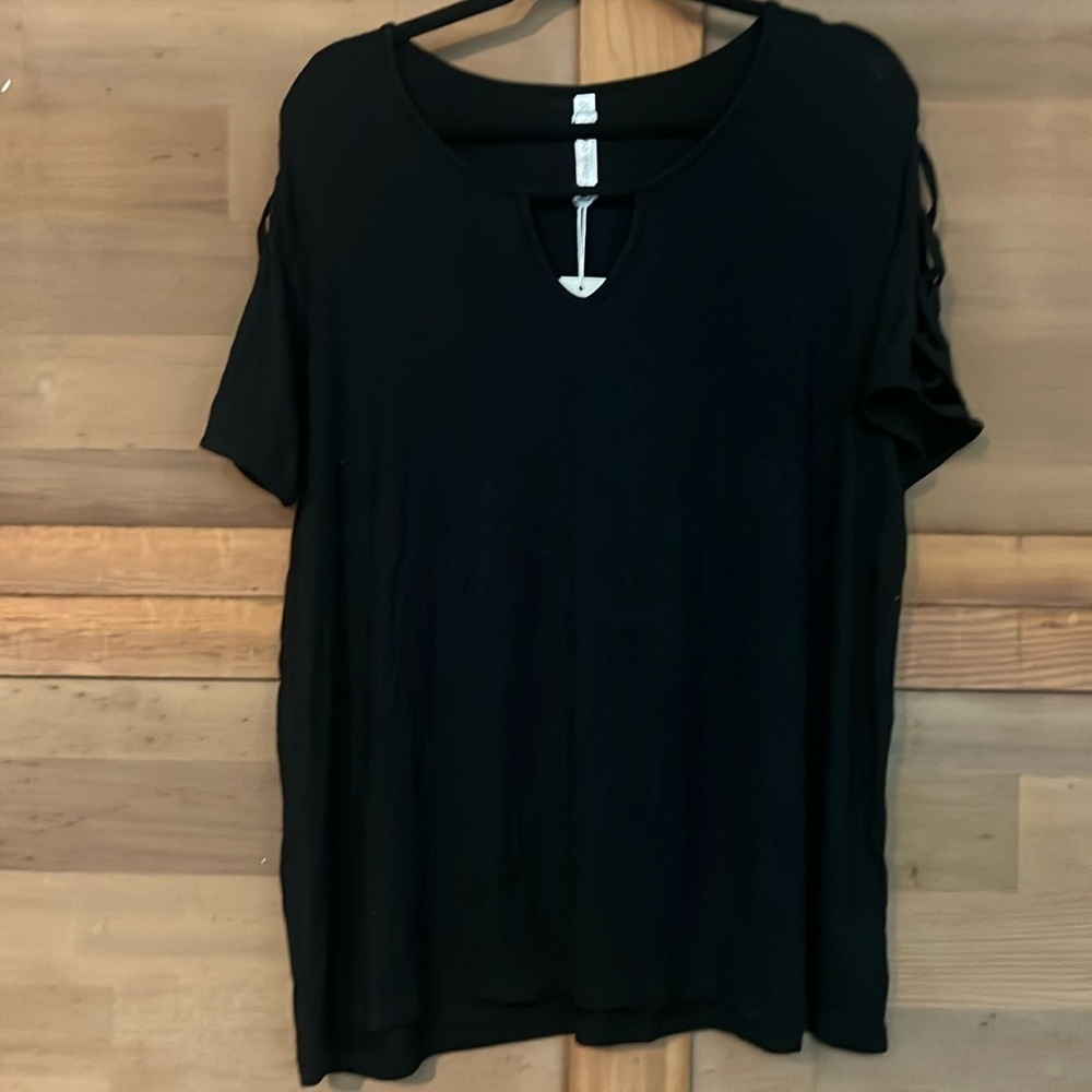 white mark black top